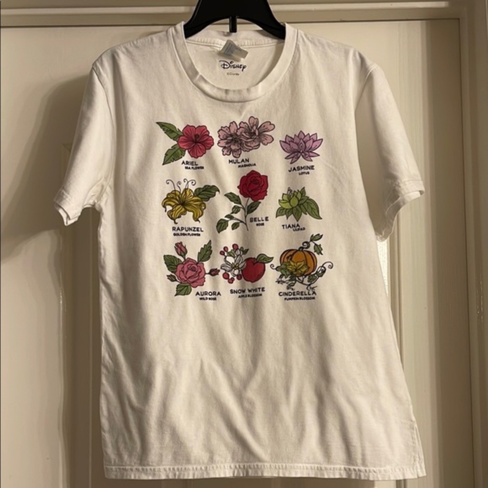 Disney off White T-Shirt with Floral Design, size L (11/12)